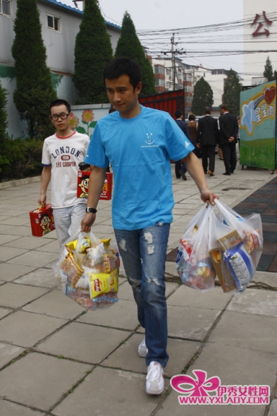 點擊圖片瀏覽下一篇:慶黨影片《情懷》開戰懷來 陶昕然搶總理零食