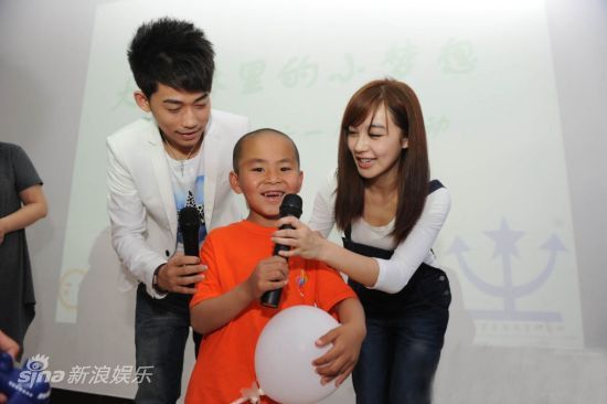 李菲兒蘇醒和小朋友