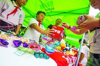 市民們爭相購買