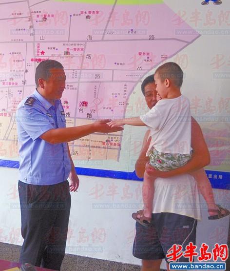 自閉癥男孩走失穿梭車流中，幸無意外